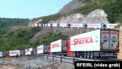 Convoaiele umanitare armene și ale organizațiilor internaționale rămân blocate pe coridorul Lachin, singurul drum care leagă Arțahul de Armenia.