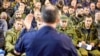 Soldați ruși mobilizați pentru războiul din Ucraina, la un centru de recrutare de la Sevastopol, din Crimeea anexată de Rusia, septembrie 2022.