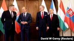 Summitul premierilor V4 în februarie 2024, la Praga. De la stânga la dreapta: R. Fico (Slovacia), D. Tusk (Polonia), P. Fiala (Cehia) și V. Orban (Ungaria). La următorul summit, cehul va fi probabil... altul.