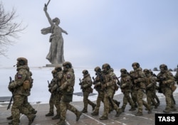 Militari ruși din detașamentul „Stalingrad” înainte de a fi trimiși pe frontul din Ucraina, Volgograd, ianuarie 2023
