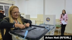 Zatvaranje biračkog mesta u Severnoj Mitrovici, 12. oktobar 2025.