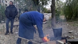 Cum rezistă puținii civili rămași în Kosteantînivka, în ciuda bombardamentelor constante