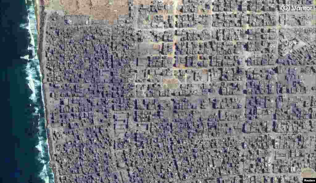 10 octombrie 2025 – o imagine din satelit arată pagubele din orașul Gaza.Infrastructura Fâșiei Gaza a ajuns în ruine: spitale, școli și locuințe au fost distruse într-o proporție covârșitoare și aproape toată activitatea economică a teritoriului a fost oprită complet, potrivit Băncii Mondiale.