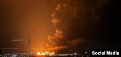 Пожар на нефтяном терминале в Феодосии вследствие атаки беспилотников. Крым, 13 октября 2025 года