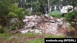 Недабудаваны дом пасьля трагедыі пабурылі