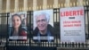 Сесил Колер менен Жак Парини бошотууга чакырган плакаттар. Париж, 25-март 2025-жыл