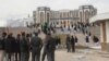 Пагман сарайы маңында тұрған Ауғанстан қауіпсіздік күштері қызметкерлері. 13 наурыз 2014 жыл.