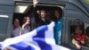 20 de ostatici au fost eliberați azi din Fâșia Gaza. Ei au fost predați de Hamas lucrătorilor de la Crucea Roșie și au ajuns în Israel. 
