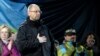 Арсений Яценюк шерушілер алдында тұр. Киев, Тәуелсіздік алаңы, 26 ақпан 2014 жыл.