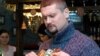 Зьміцер Сасноўскі з вокладкай новага альбому