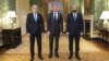 Secretarul de stat american Antony Blinken (centru), ministrul de externe armean Ararat Mirzoyan (dreapta) și ministrul de externe azer Ceyhun Bayramov (foto de arhivă).