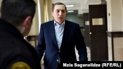 პაატა ბურჭულაძე 4 ოქტომბერს დააკავეს და პატიმრობა შეუფარდეს. ის რუსთავის ციხეში იმყოფება