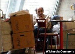 Мехран Карими Нассери на 17-м году своего пребывания в парижском аэропорту