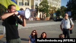 Сергей Жадан Харьковте жалғыз акциялар өткізіп келген. Украин тілін қорғау акциясы. 9 шілде 2012 жыл.