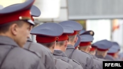 Ночь накануне Дня России стала для российских милиционеров по-настоящему черной