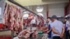 Бишкек шаарындагы Ош базарынын эт бөлүмү.
