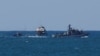 Nave ale marinei israeliene escortează o navă a Flotilei Global Sumud către portul Ashdod, după ce Israelul a interceptat navele care urmăreau să ajungă în Gaza cu ajutoare umanitare. 2 octombrie 2025. 