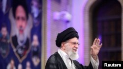 Liderul suprem al Iranului, ayatollahul Ali Khamenei, vorbește în timpul unei întâlniri la Teheran - mai 2025.