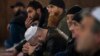 Мешітте отырған Қырым татарлары. Украина, Қырым, Симферополь, 7 наурыз 2014 жыл. 